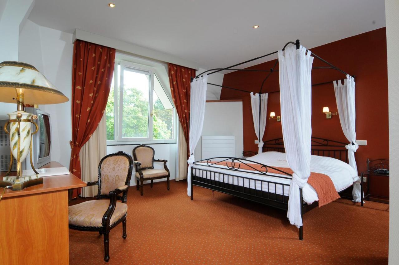 Hotel Kasteel Wurfeld Maaseik Exterior foto